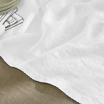 Chemin de table en lin bordure crochet blanc optique
