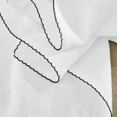 Chemin de table bordure crochet en lin lavé blanc optique