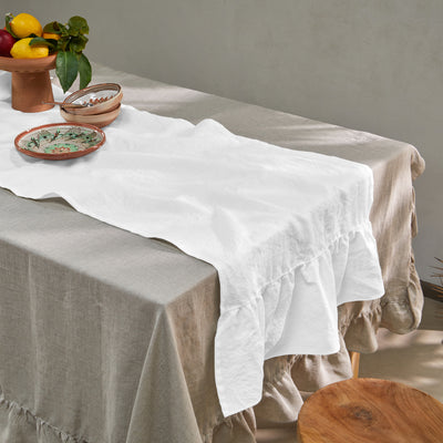 chemin de table lin lavé à volants blanc optique