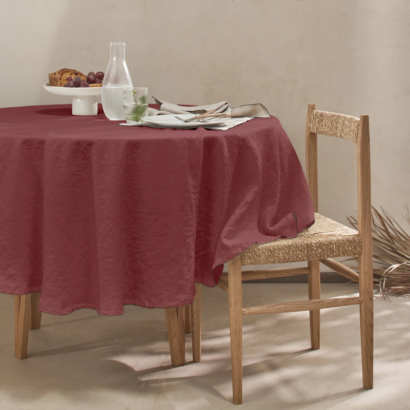 Nappe ronde en lin lavé bord crochet rouge brique