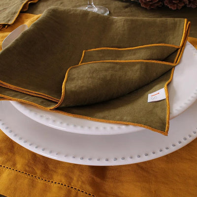 serviettes de table bordées en lin