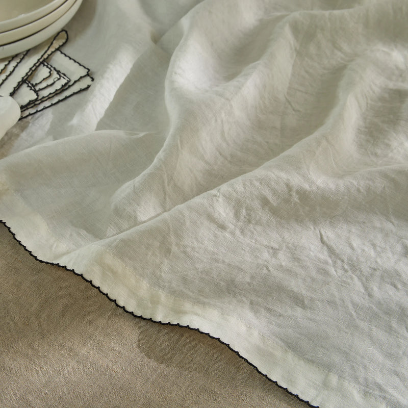 Chemin de table en lin bordure crochet ivoire