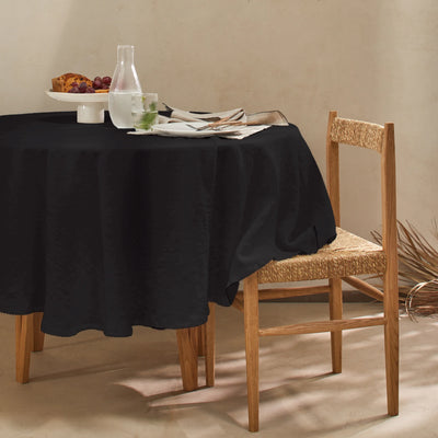 Nappe ovale sur mesure en lin lavé bord crochet encre noire