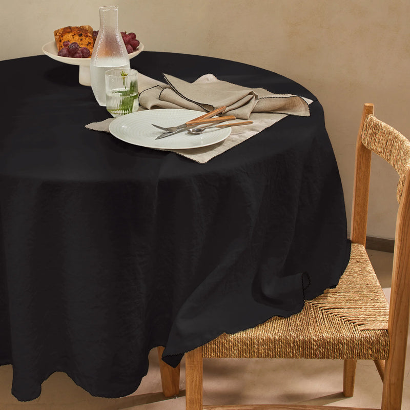 Nappe ovale sur mesure en lin bord crochet encre noire