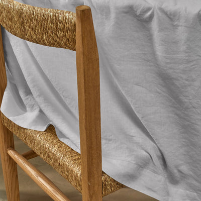 Nappe basique rectangulaire a coins biseautés sur mesure en lin gris clair