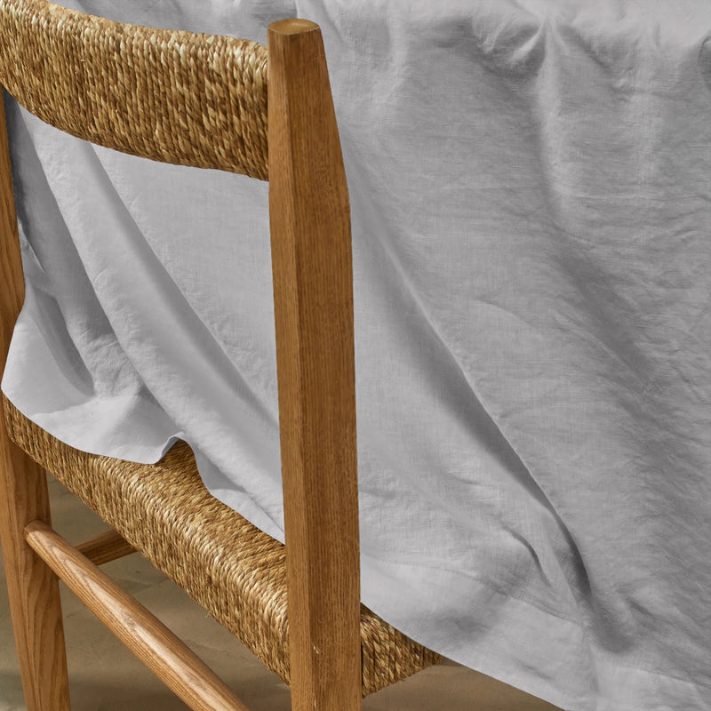 Nappe basique rectangulaire a coins biseautés sur mesure en lin gris clair