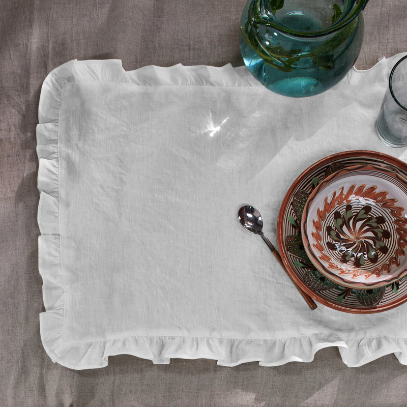 Sets de table à volants en lin gris minéral