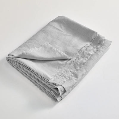 drap plat en lin lavé effrangé plié Gris Minéral