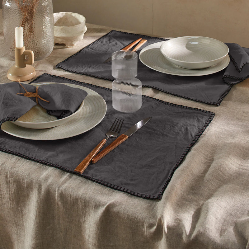 Sets de table "Point de Cheval" en lin gris plomb