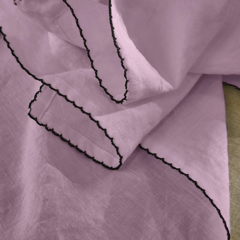 Swatch pour chemin de table crocheté en lin lavé lilas