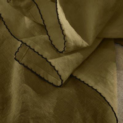 Swatch pour chemin de table crocheté en lin lavé vert olive