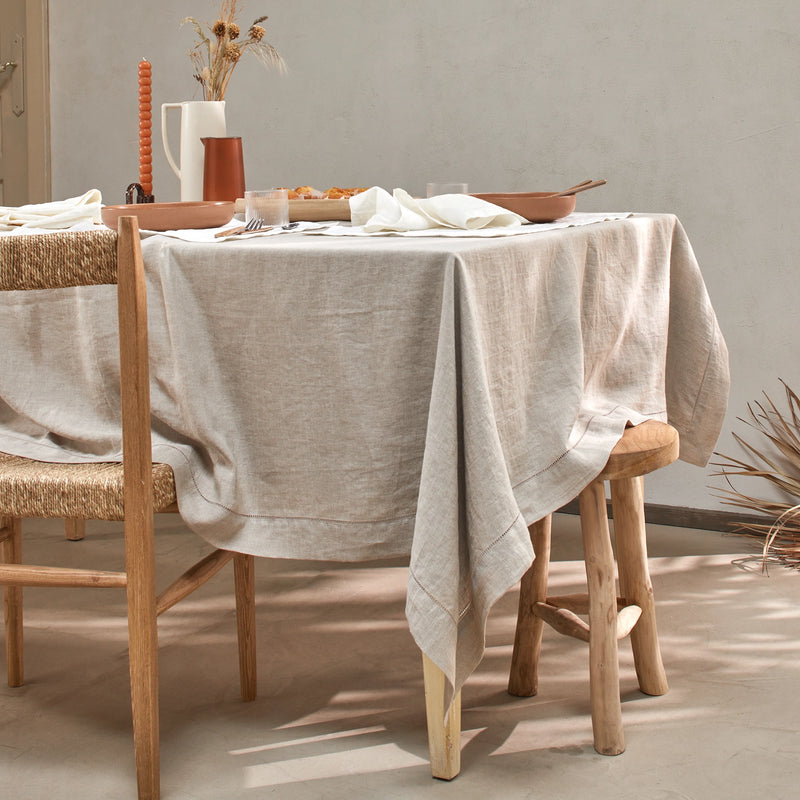 Tischdecke nach Maß aus durchbrochenem Leinen in beige