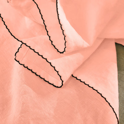 Swatch pour chemin de table crocheté en lin lavé rose