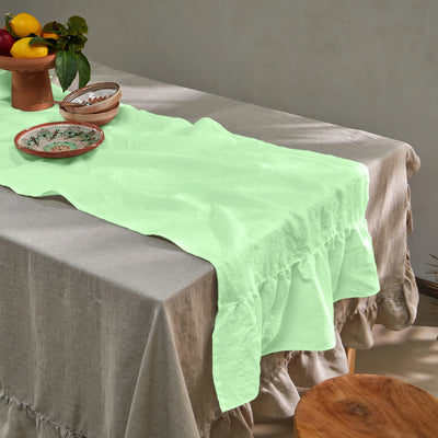 chemin de table lin à volants vert menthe